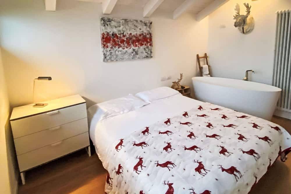Mooi vrijstaand vakantiehuis voor 3 personen met Wifi, Tv, patio, parking en huisdieren toegestaan in Mezzolago, Ledro