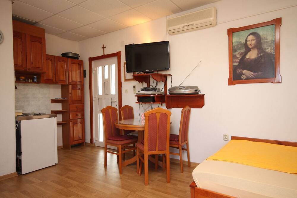 Apartamento entero, Apartamento-estudio con terraza y vista al mar Preko, Ugljan in Preko, Isla de Ugljan