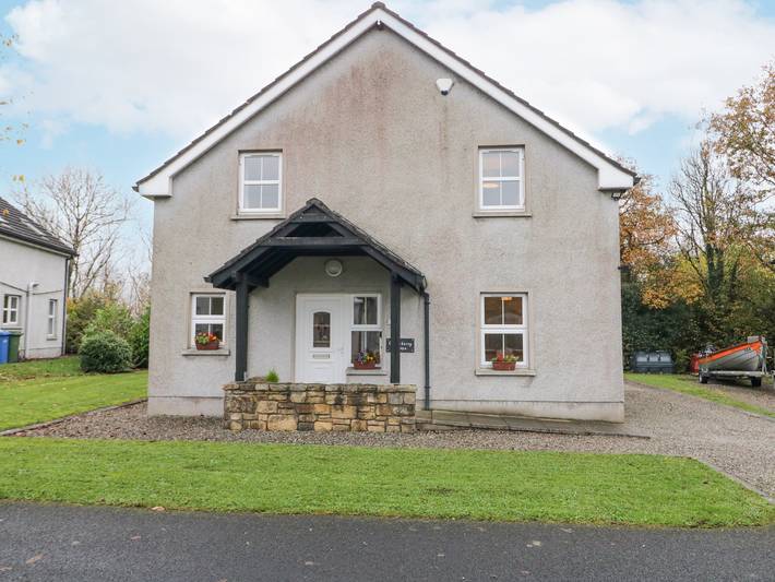 Log cabin for 8 people, with garden, with pets in County Fermanagh