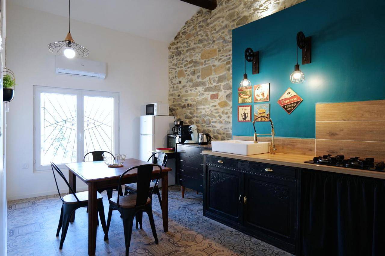 Appartement entier, Two-Bedroom Apartment in Mirepeisset, Côte méditerranéenne (France)