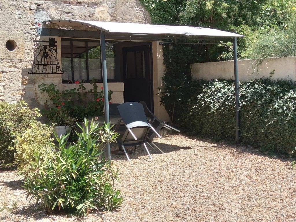 Chambres d'hôtes de la Grange Bernon avec kitchenette - logement L'Atelier avec kitchenette in La Celle (Cher), Saint-Amand-Montrond