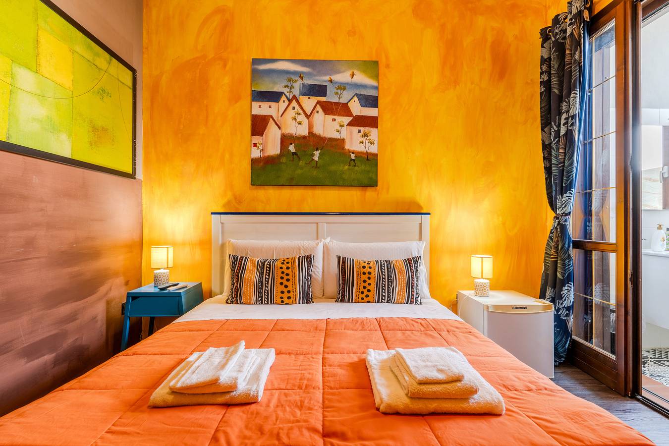 Camera 'Bnb Sottosopra - Camera Ocra' con vista mare, Wi-Fi e aria condizionata in Gallipoli, Golfo di Taranto