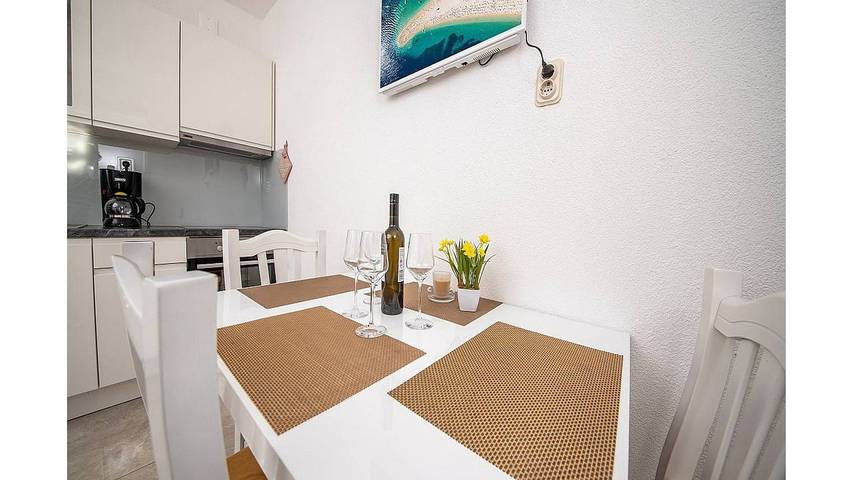 Ferienwohnung für 3 Personen, mit Terrasse in Bol