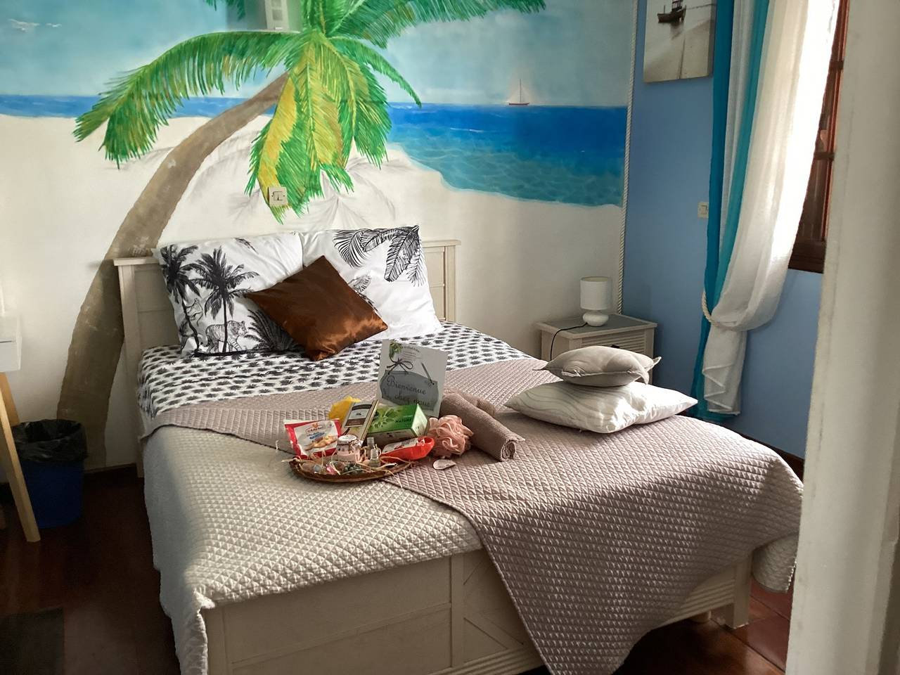 Entire studio, Comfortable studio Le Port 24 m² with shared pool in La Réunion