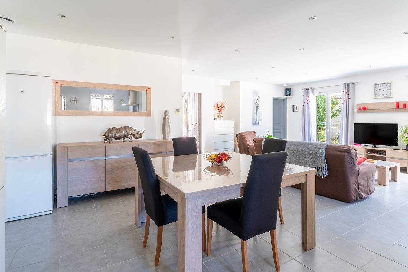 Casa de vacaciones «Villa De Maithe» con terraza privada, Wi-Fi y aire acondicionado in Sernhac, Region de Nimes