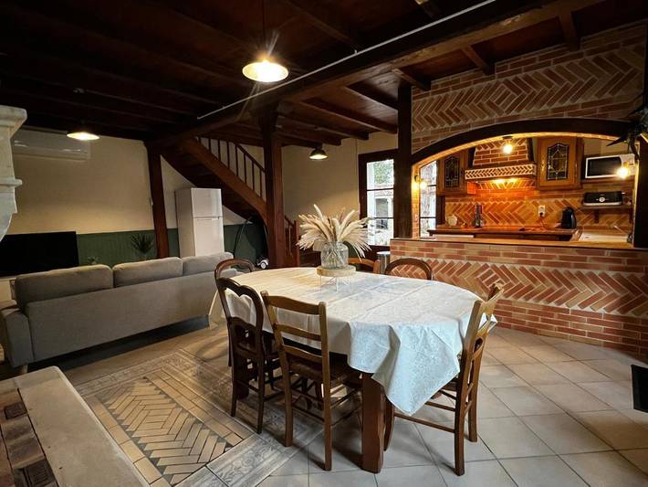 Location de vacances pour 8 personnes, avec Jacuzzi et Terrasse ainsi que Jardin et Vue à Authon-Ébéon