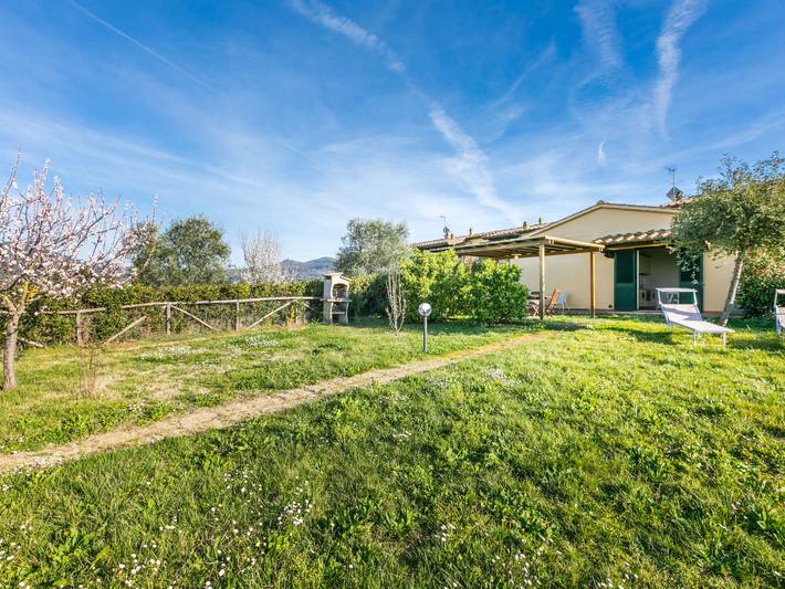 Agriturismo per 3 persone, con panorama e giardino in Santa Luce