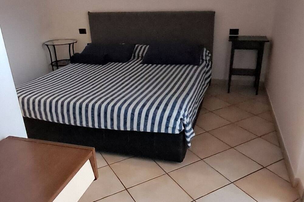 Entire apartment, Cozy seaside apartment near the best restaurants all services in Misano Adriatico, Rimini Province