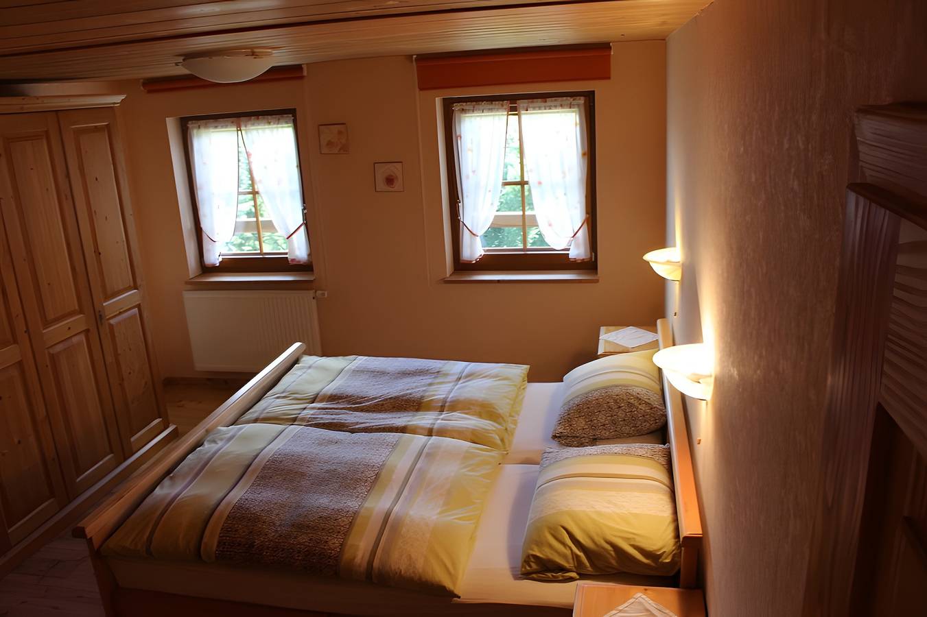 Ganze Wohnung, Ferienwohnung 'Rusticana' mit Bergblick, Gemeinschaftsterrasse und Wlan in Schonach, Südschwarzwald