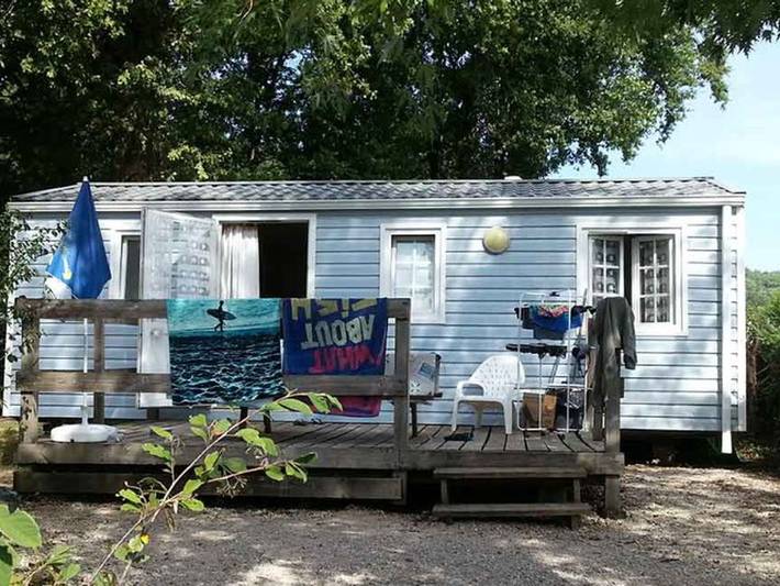Mobil home pour 4 personnes, avec terrasse et piscine à Girac