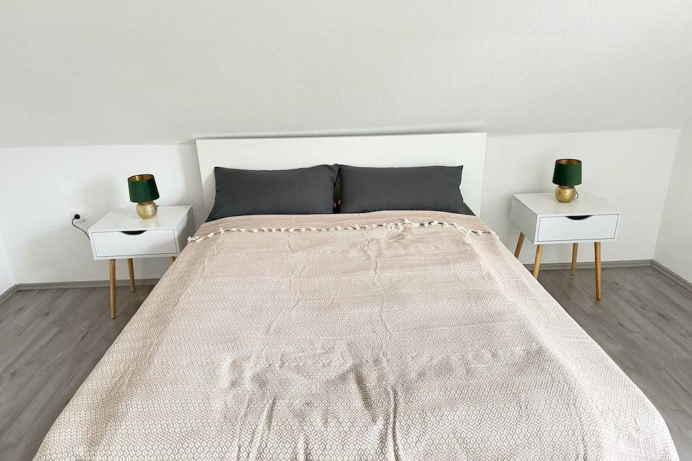 Entire apartment, Bright and charming top floor apartment in a top location in Bochum, Ruhr district