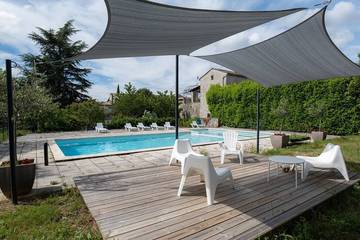 Agriturismo pour 12 personnes, avec piscine et jardin à Labastide-de-Virac