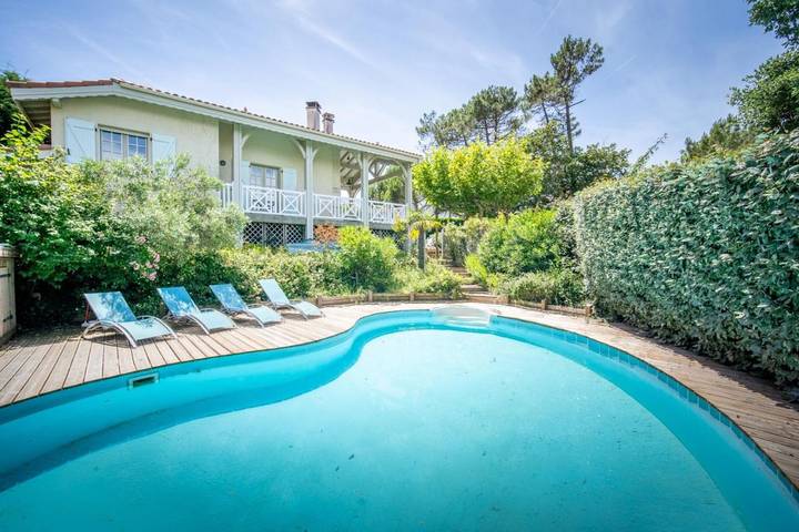 Villa pour 8 personnes, avec vue ainsi que jardin et piscine, animaux acceptés à Moliets-et-Maa