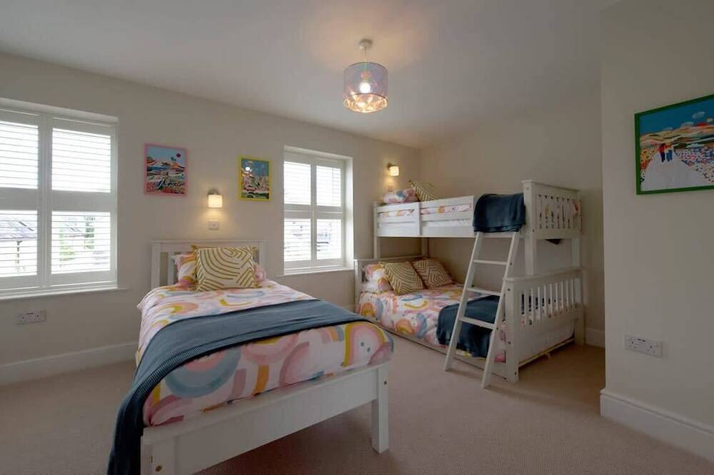 Airy House & Garden, 5 min Drive to Saunton Sands in Braunton, Devon