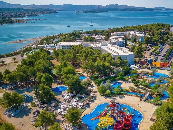 Camping pour 6 personnes, avec Jacuzzi et Terrasse ainsi que Bassin pour enfant et Sauna en Dalmatie