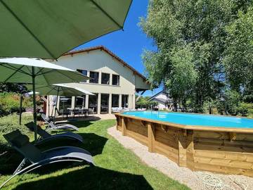Gîte pour 8 personnes, avec piscine et terrasse à Champagnac-la-Rivière