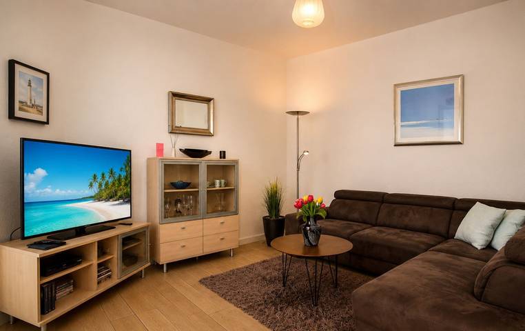 Apartamento entero, Moderne Ferienwohnung mit Balkon & WLAN in Warnemünde – ideal für 4 Personen in Warnemünde Strand, Warnemünde