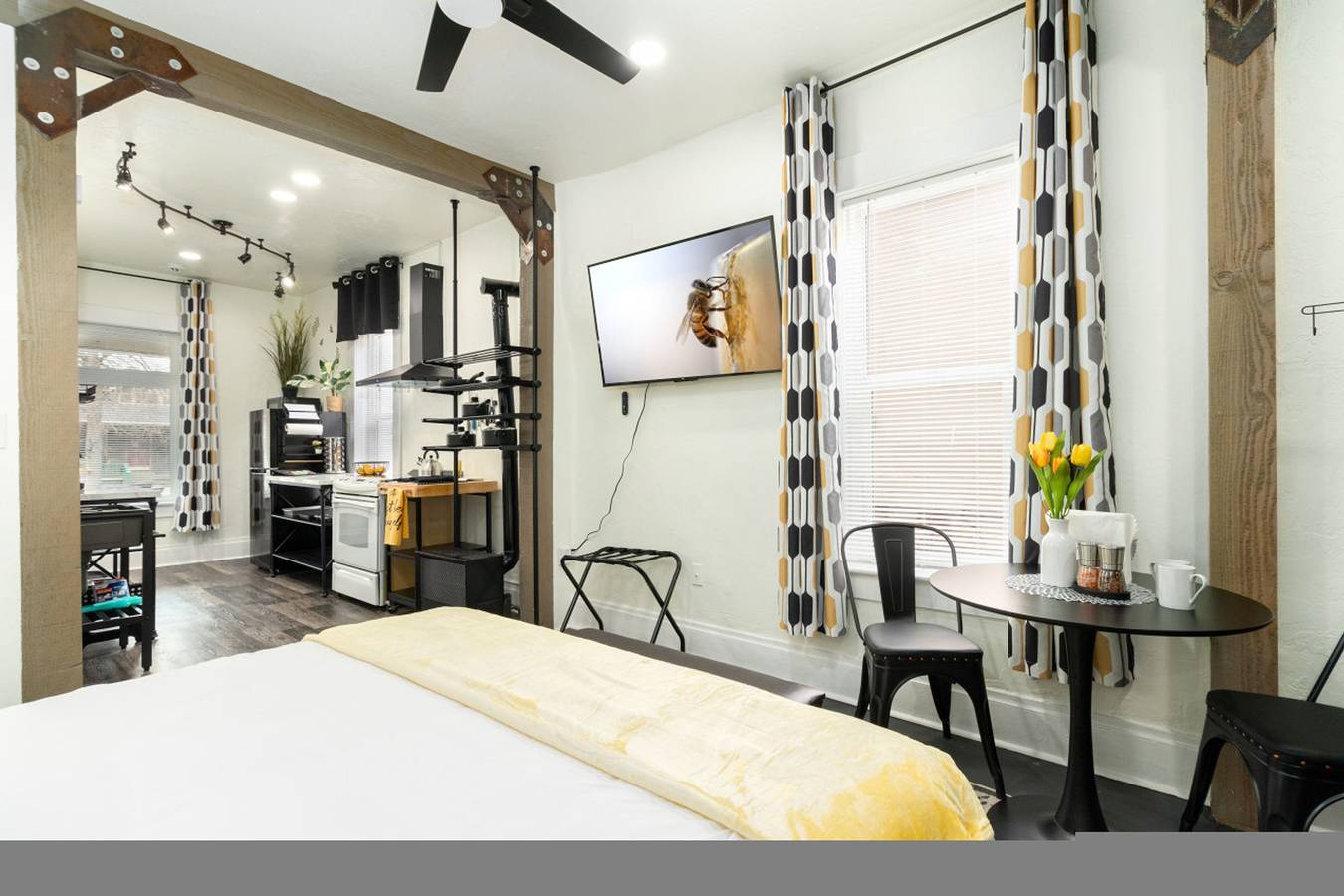 Entire apartment, Cozy Vintage Studio near Downtown Slc in Liberty Park, Salt Lake City