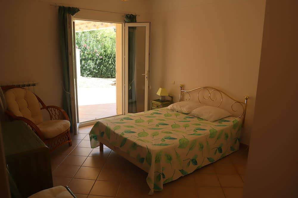 The vacation rental getaway in Pujaut, Nimes region