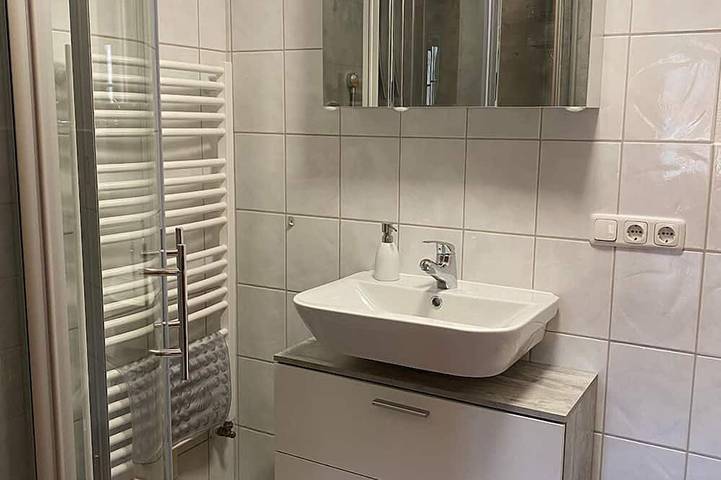 Ganze Wohnung, Ferienwohnung Maria, 40 qm, 1 Schlafzimmer und 1 Wohnzimmer, Terrasse, WLAN in Siegsdorf, Bayerische Alpen