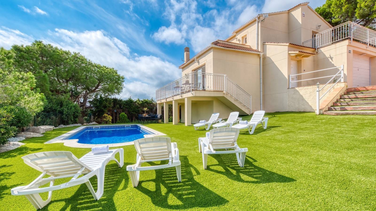 Villa 'Costacabana - La Luna' con vistas al mar, piscina privada y Wi-Fi in Roca Grossa, Lloret de Mar