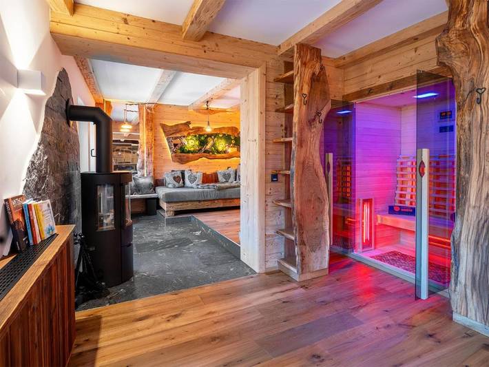 Ferienwohnung für 3 Personen, mit Balkon und Whirlpool sowie Terrasse und Sauna