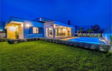 Ferienhaus für 10 Personen, mit Whirlpool und Terrasse in Nin