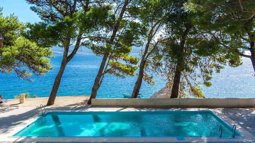 Villa pour 8 personnes, avec sauna et jardin ainsi que piscine et jacuzzi à Céline - 4