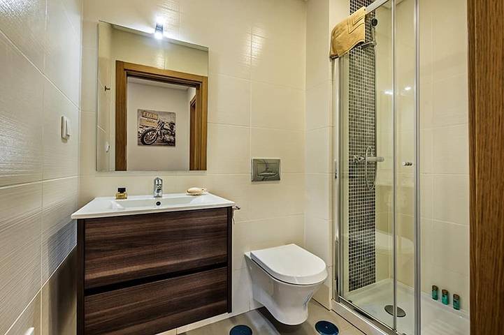 Ganze Wohnung, Modernes Luxusapartment mit eigener Süd- / Ostterrasse in der Nähe von Gran Plaza in Tavira (Santa Maria), Tavira (Santa Maria e Santiago)