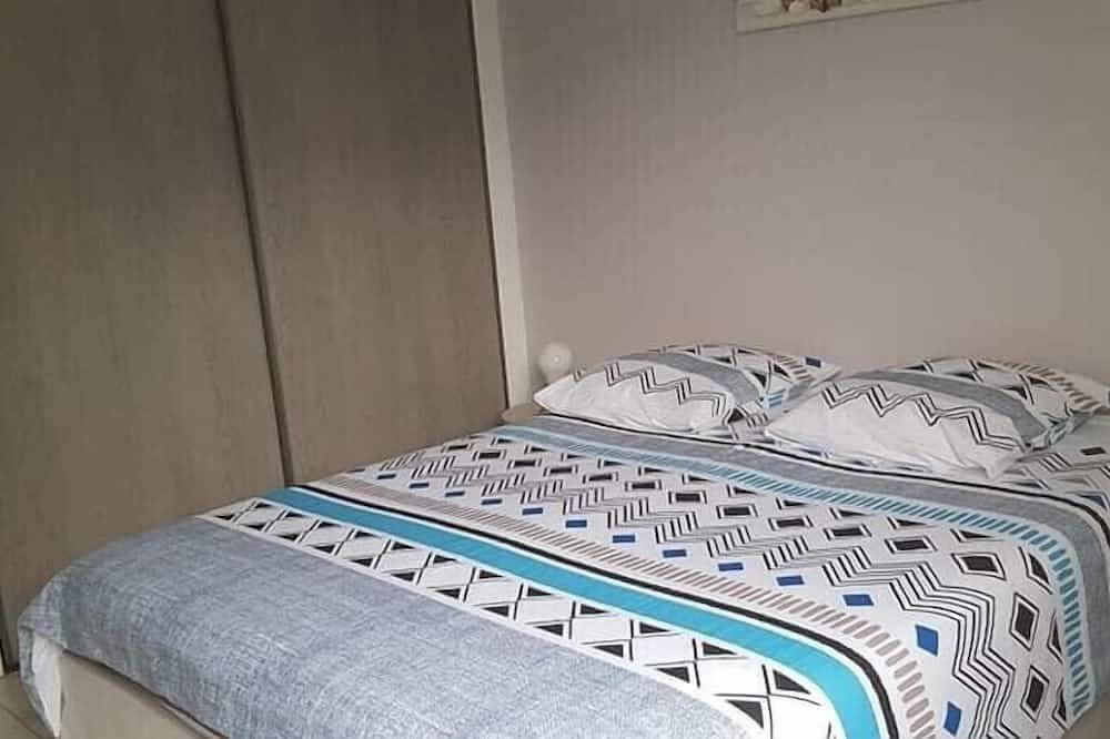 Apartamento entero, T 2 nivel jardín, moderno y acogedor, con terraza de verano y piscina. in Albertville, Albertville region