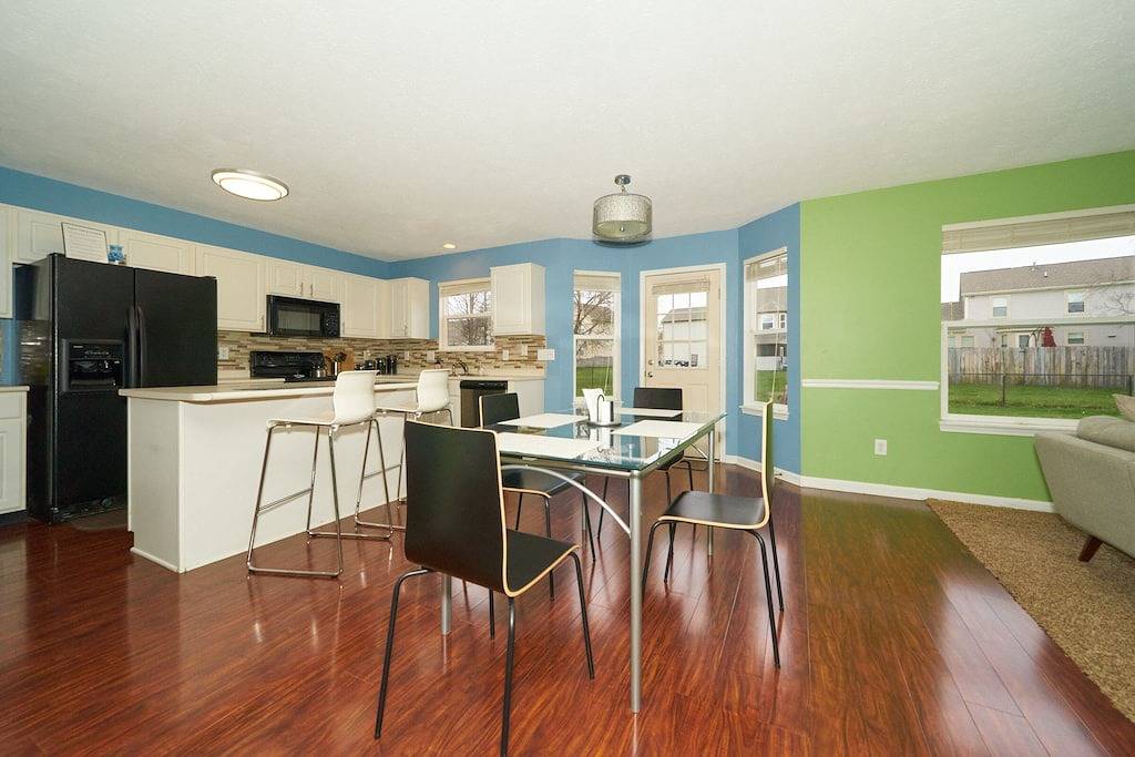 Schönes modernes Haus, nur 20 Minuten von der Innenstadt von Indianapolis entfernt in Indianapolis, Indiana