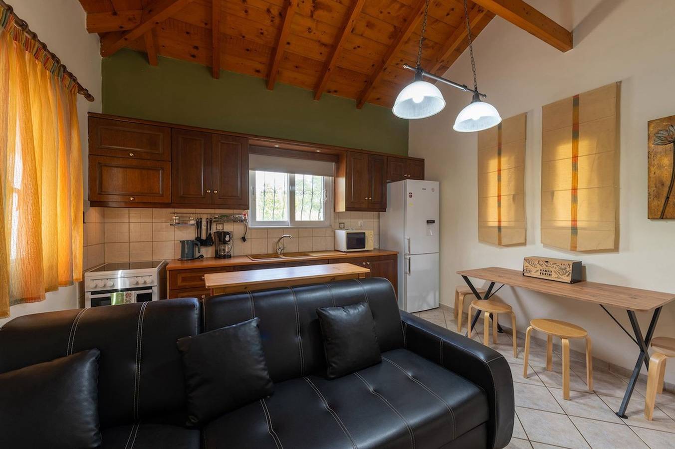Ελιά/Olive near to sea with heating pool in Mani Peninsula