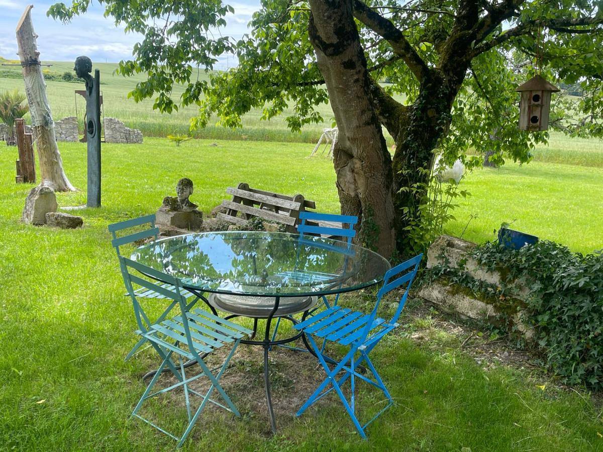 In the heart of artists's house in Espiens, Région de Nérac