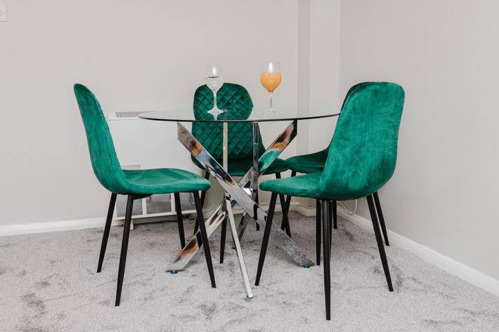 Location de vacances pour 5 personnes, avec jardin et jacuzzi à Corby