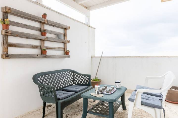 Appartamento intero, Guesthost - Lecce Colorful Apt con terrazzo e parcheggio! x2 in Lecce, Provincia di Lecce