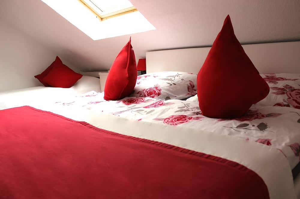 Ganze Wohnung, Moderne Ferienwohnung *Seeperle in Winterberg* direkt am See in Niedersfeld in Niedersfeld, die Mittelgebirge