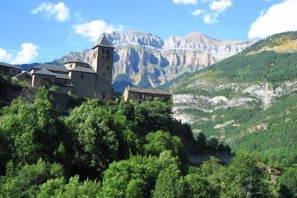 Maison confortable pour 4 personnes. Terrasse et cheminée in Ordesa valley, Torla