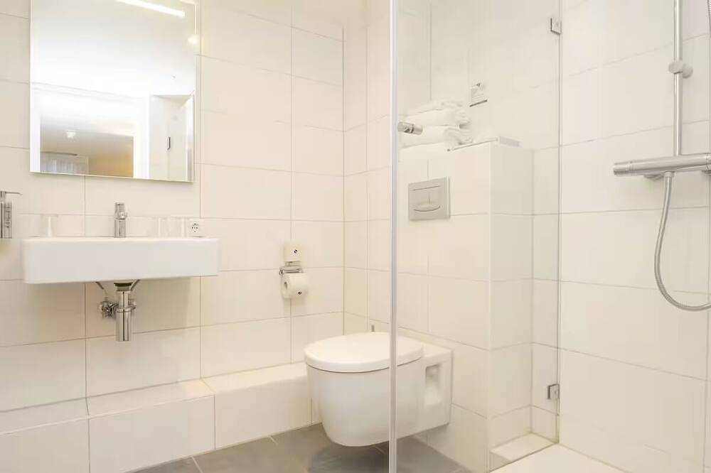 Your Relaxing Limburg Retreat with Garden Terrace, Bike Rentals, & Fresh Cuisine in Valkenburg, Limburg