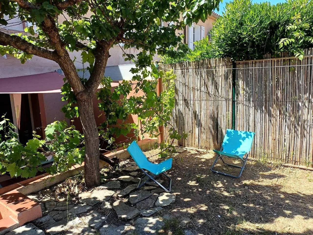 Entire studio, Terrasse & jardin privatif • Appartement rénové à Porquerolles in Hyeres, Mediterranean Coast (France)