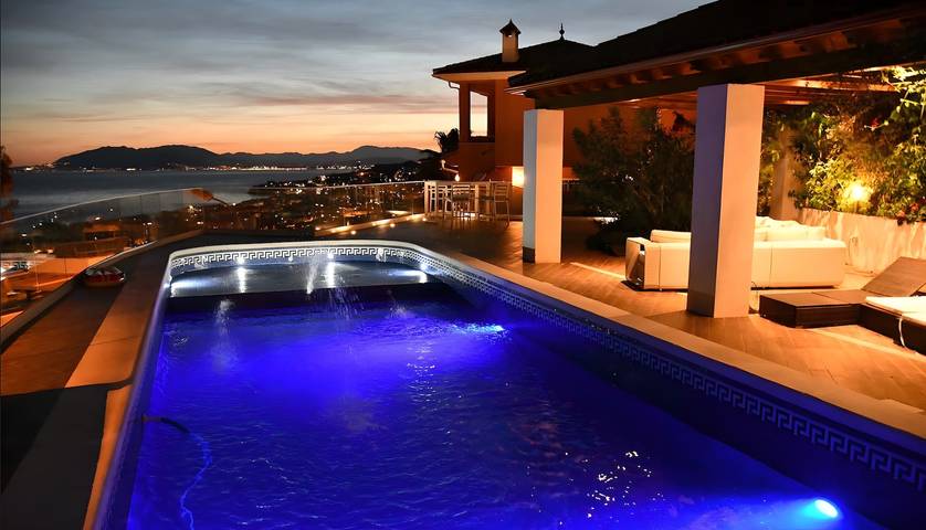 Villa für 8 Personen, mit Garten und Balkon, mit Haustier