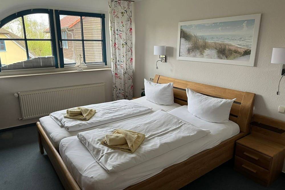 Reetdachhaus Weißdorn 1 - Ferienhaus Weißdorn 1 im Feriendorf Puddeminer Wiek in Puddemin, Poseritz
