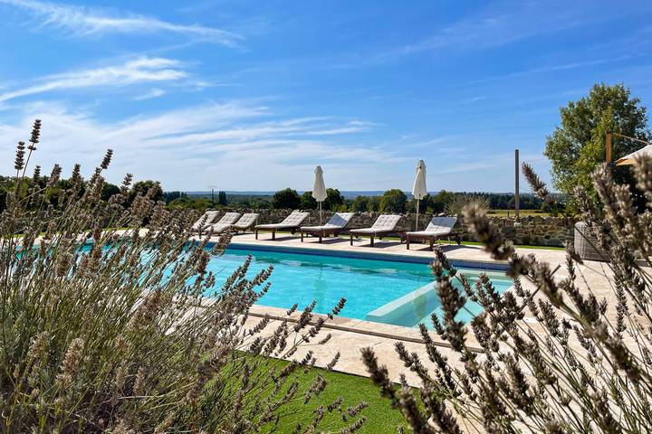Location de vacances pour 10 personnes, avec Piscine dans Étouars