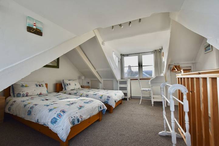 Fabulous 3 Bed Cottage With Parking And Garden Overlooking Porthgwidden Beach in St. Ives, Cornwall