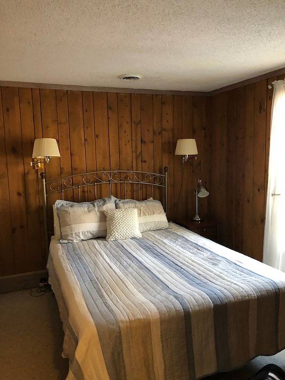 Ganze Wohnung, Schöne, malerische Keowee Key Wohnung mit Blick auf den Golfplatz! in Lake Keowee