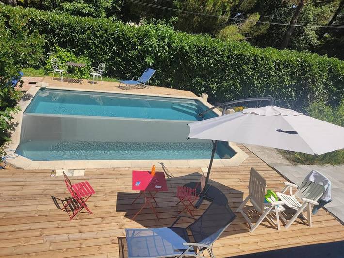 Location de vacances pour 2 personnes, avec Terrasse ainsi que Jardin et Piscine à Mérignac