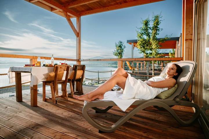 Camping für 4 Personen, mit Terrasse und Garten sowie Seeblick und Ausblick in der Slowakei