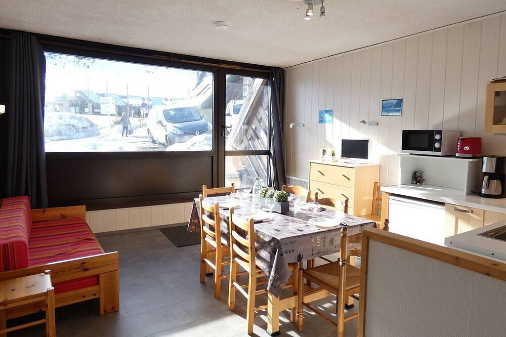 Entire apartment, Cozy Studio Cabine for 6 with Balcony, South-Facing, Ski Locker - Piau-Engaly in Piau-Engaly, Aragnouet