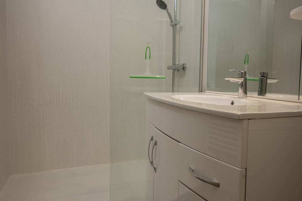 Entire apartment, 2-person air-conditioned 1-bedroom apartment near Aïga Resort Grand Suchet 201 in Châtel-Guyon, Volcans d'Auvergne Regional Nature Park