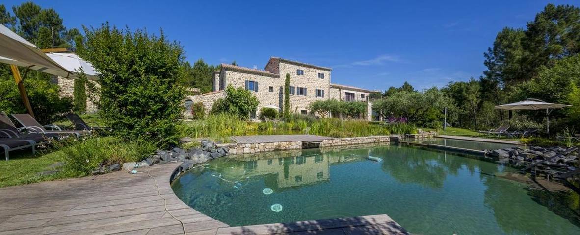Hôtel pour 2 personnes, avec sauna ainsi que terrasse et piscine