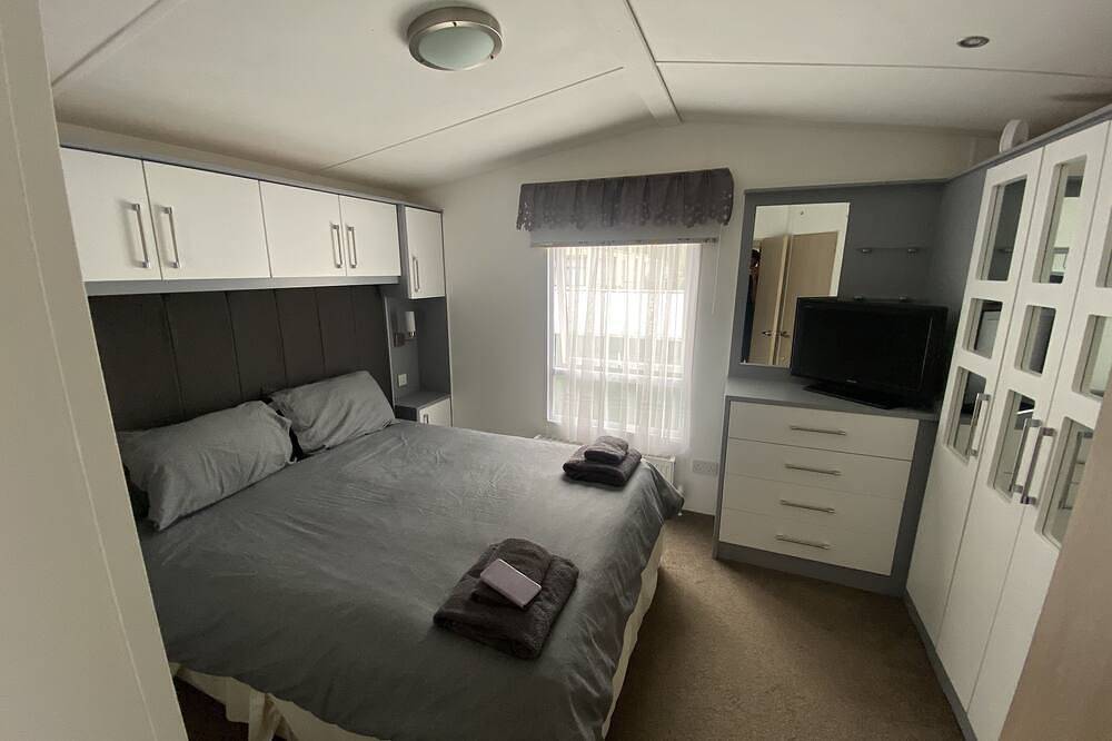 2 Bed Cosy Lodge in Northampton, Northamptonshire